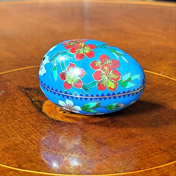 Exquisite Vintage Blue Chinese Cloisonné Egg with Blossom Motif - Picture 8 of 8
